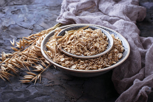 Plato de avena natural para hacer shampoo sólido